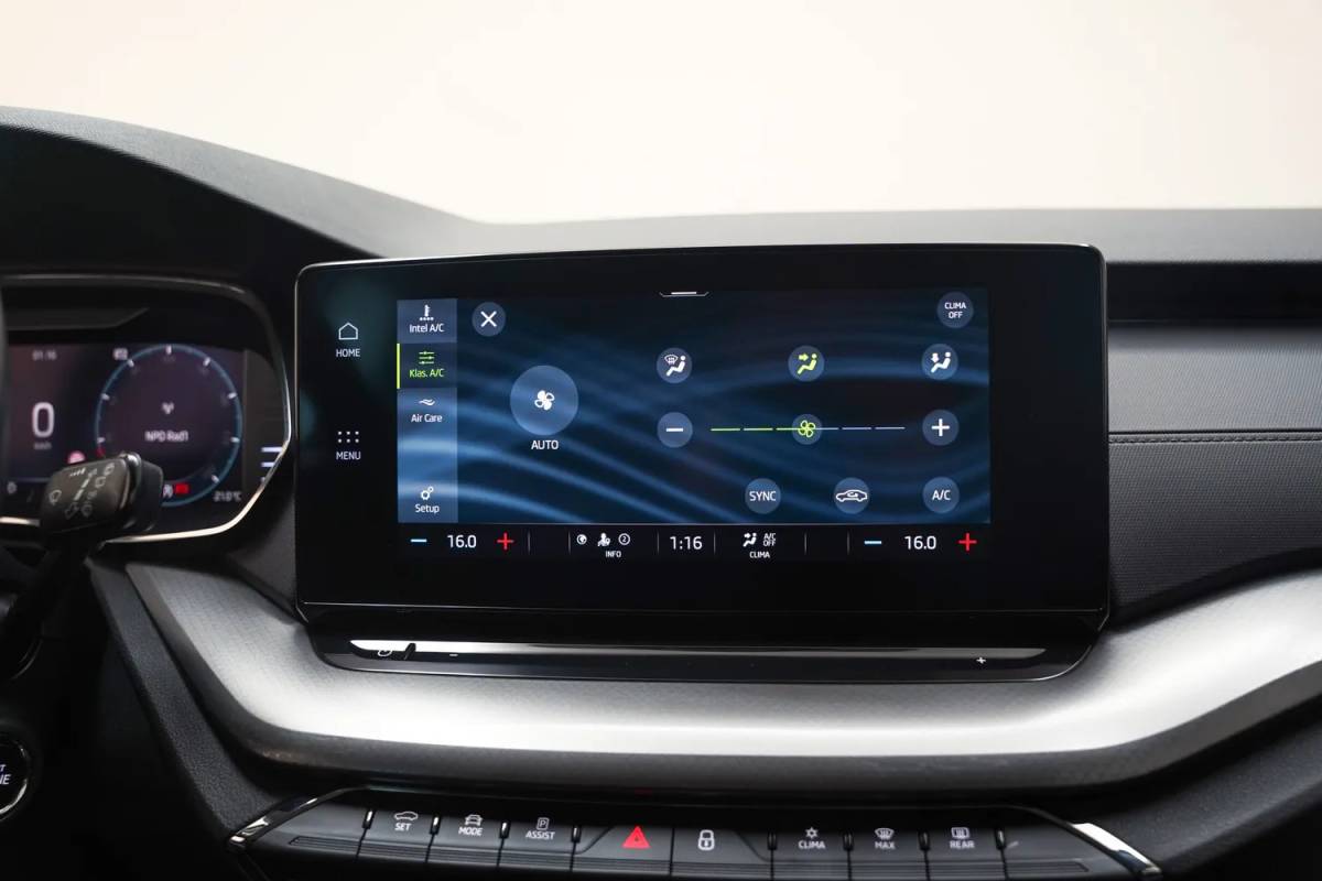 Škoda Octavia Skoda Octavia Combi 1.0 e-TSI Business Edition [ Apple CarPlay Cruise Control DAB+ ]