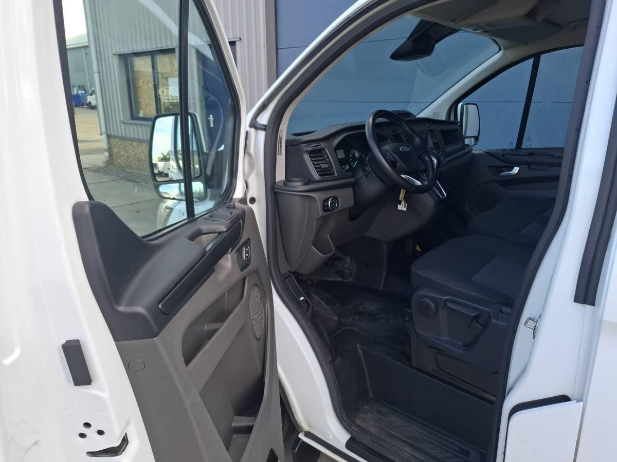 Ford Transit Custom Ford Transit Custom 300 2.0 TDCI L2H1 Trend AUTOMAAT / CRUISE CONTROLE / AIRCO / 3 ZITS
