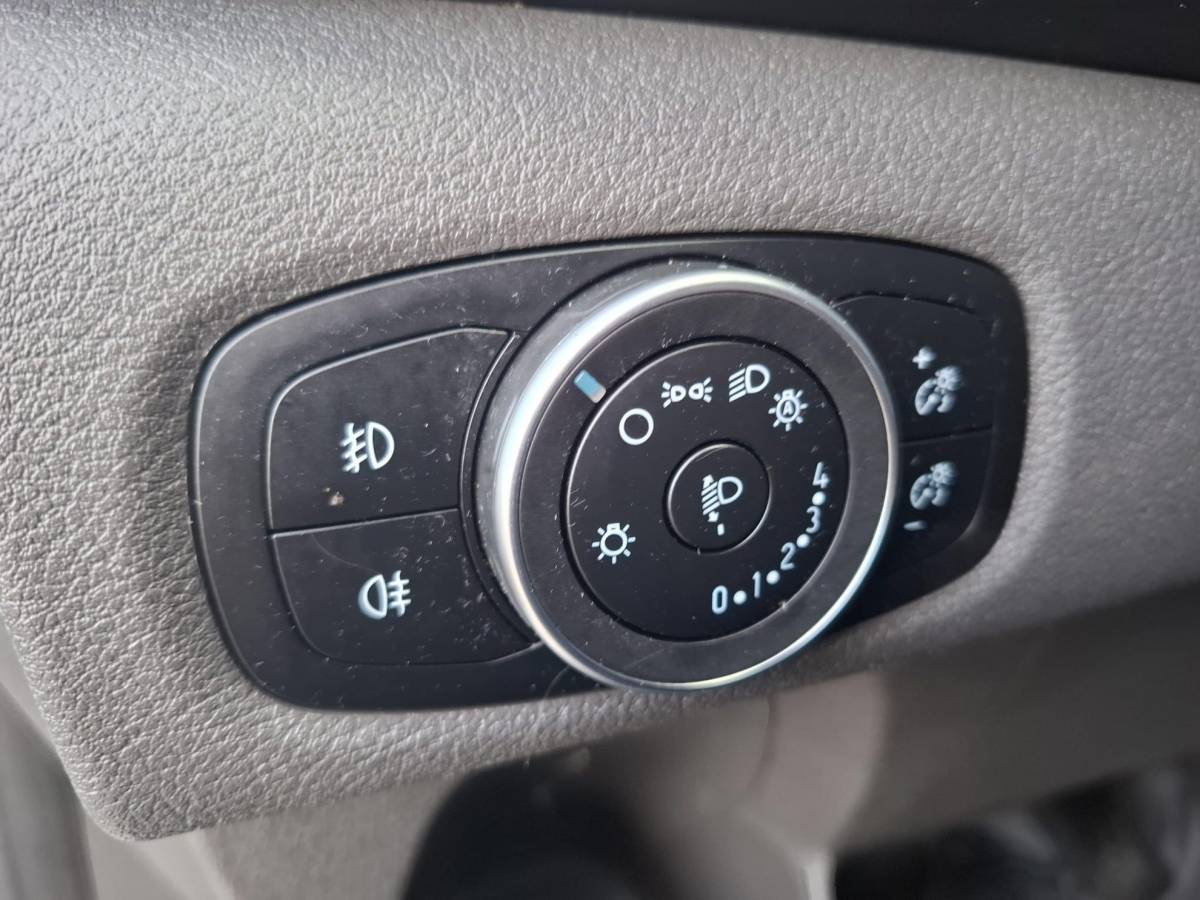 Ford Transit Custom Ford Transit Custom 300 2.0 TDCI L2H1 Trend AUTOMAAT / CRUISE CONTROLE / AIRCO / 3 ZITS
