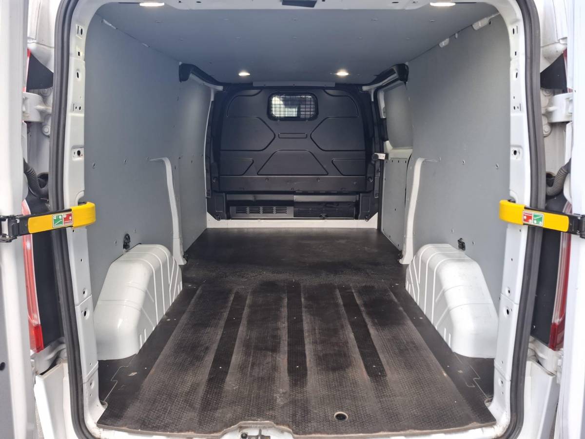 Ford Transit Custom Ford Transit Custom 300 2.0 TDCI L2H1 Trend AUTOMAAT / CRUISE CONTROLE / AIRCO / 3 ZITS