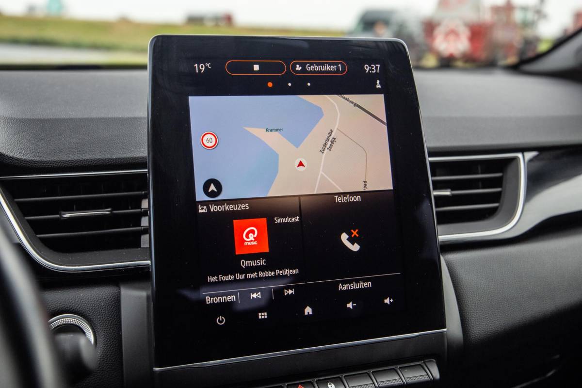 Renault Captur Renault Captur 1.6 E-Tech plug-in hybrid 160 iconic BLACK LINE / CRUISE CONTROLE / NAVI / CARPLAY