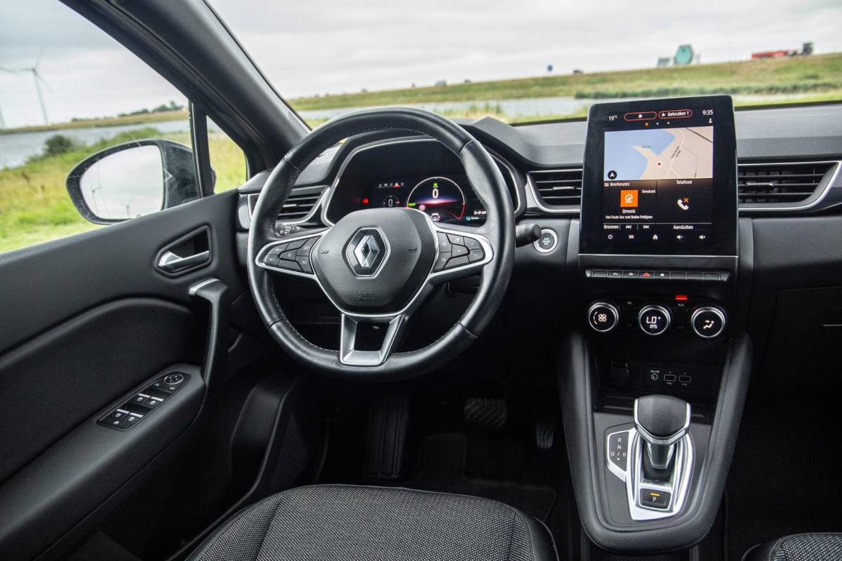 Renault Captur Renault Captur 1.6 E-Tech plug-in hybrid 160 iconic BLACK LINE / CRUISE CONTROLE / NAVI / CARPLAY