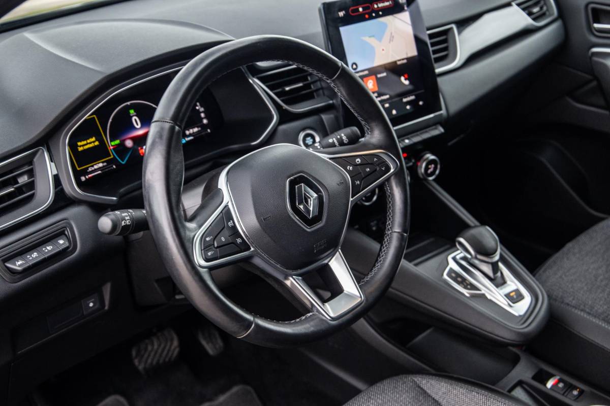 Renault Captur Renault Captur 1.6 E-Tech plug-in hybrid 160 iconic BLACK LINE / CRUISE CONTROLE / NAVI / CARPLAY