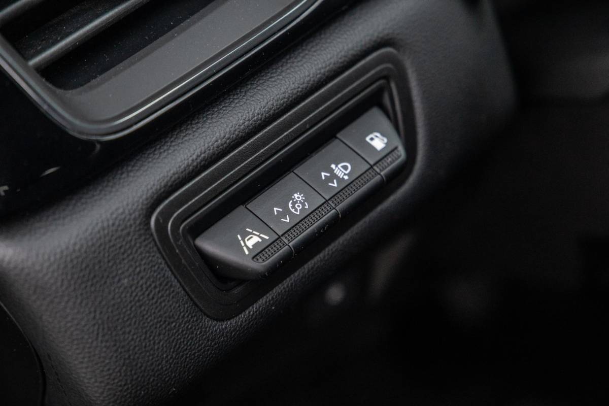 Renault Captur Renault Captur 1.6 E-Tech plug-in hybrid 160 iconic BLACK LINE / CRUISE CONTROLE / NAVI / CARPLAY