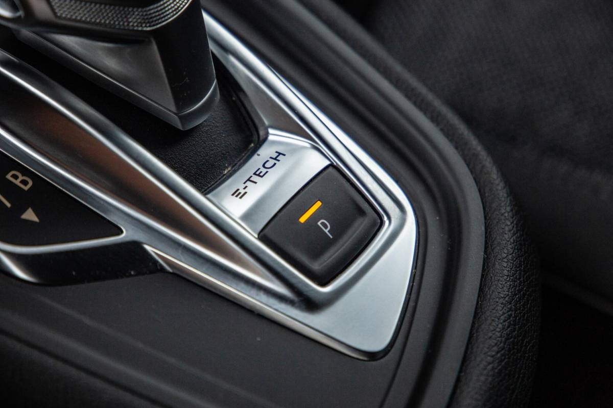 Renault Captur Renault Captur 1.6 E-Tech plug-in hybrid 160 iconic BLACK LINE / CRUISE CONTROLE / NAVI / CARPLAY