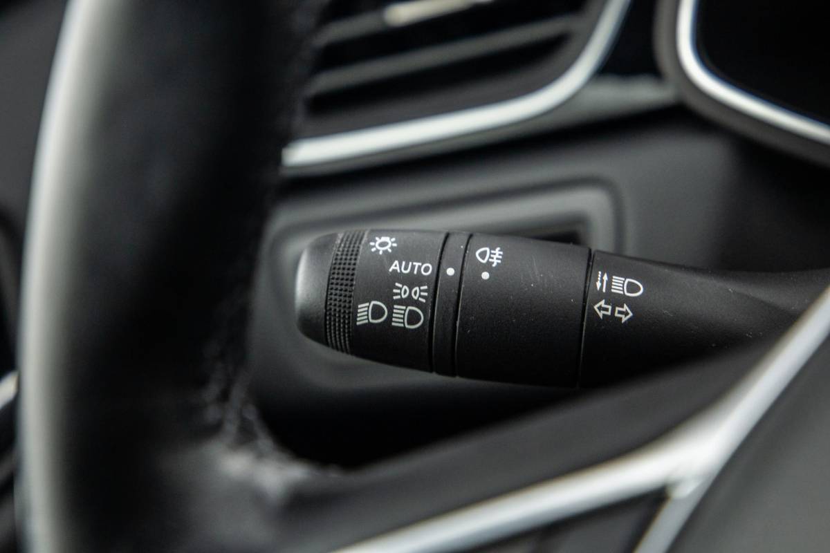 Renault Captur Renault Captur 1.6 E-Tech plug-in hybrid 160 iconic BLACK LINE / CRUISE CONTROLE / NAVI / CARPLAY