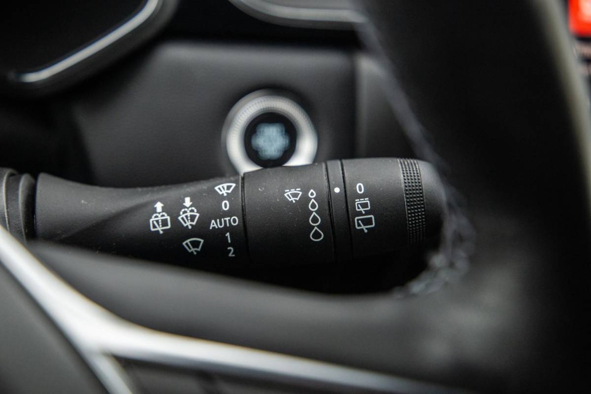 Renault Captur Renault Captur 1.6 E-Tech plug-in hybrid 160 iconic BLACK LINE / CRUISE CONTROLE / NAVI / CARPLAY
