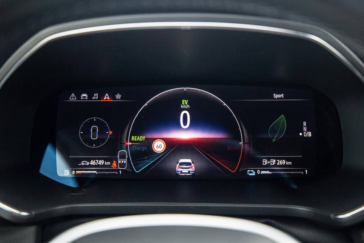 Renault Captur Renault Captur 1.6 E-Tech plug-in hybrid 160 iconic BLACK LINE / CRUISE CONTROLE / NAVI / CARPLAY