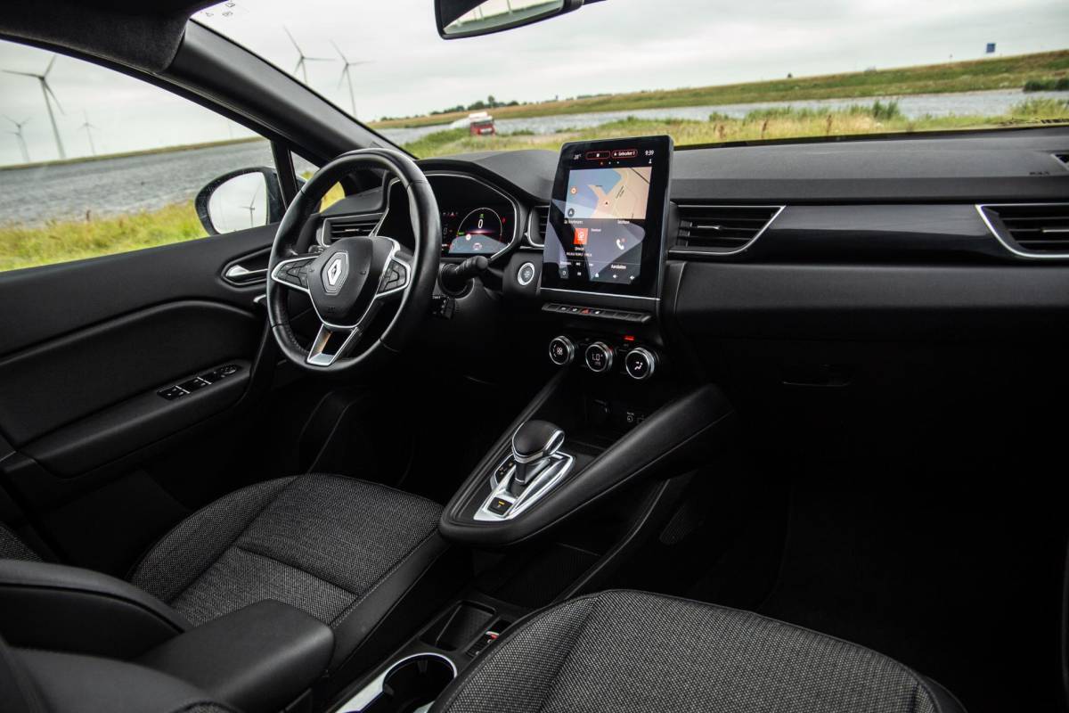 Renault Captur Renault Captur 1.6 E-Tech plug-in hybrid 160 iconic BLACK LINE / CRUISE CONTROLE / NAVI / CARPLAY