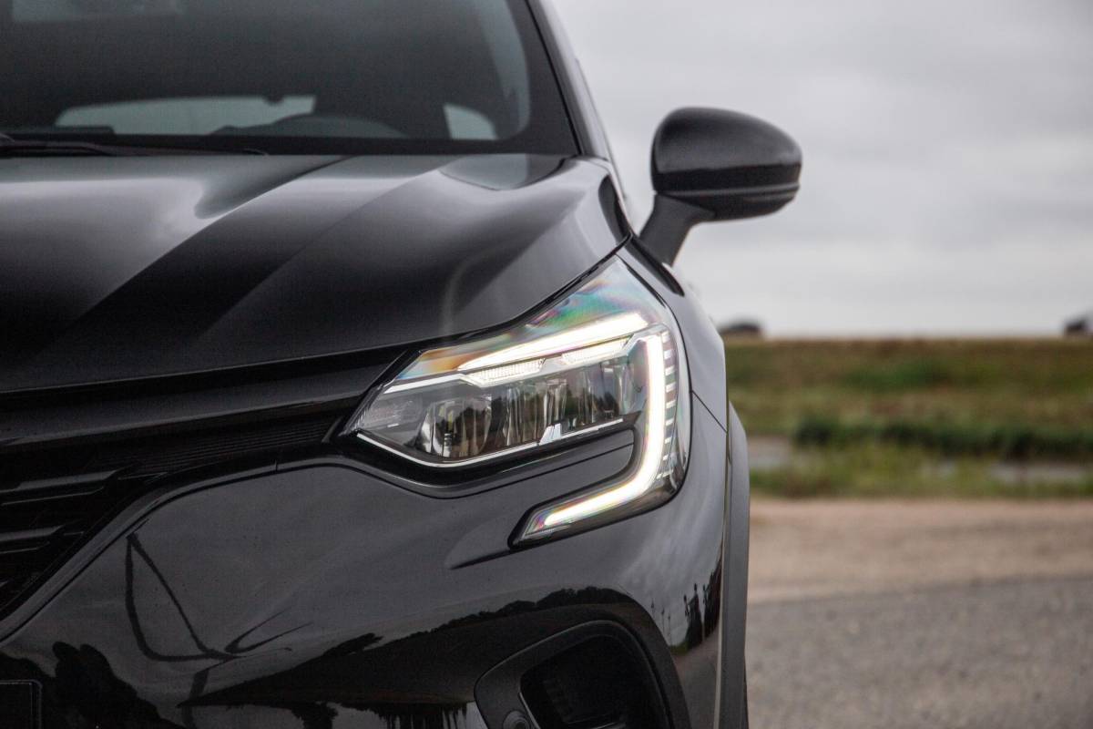 Renault Captur Renault Captur 1.6 E-Tech plug-in hybrid 160 iconic BLACK LINE / CRUISE CONTROLE / NAVI / CARPLAY