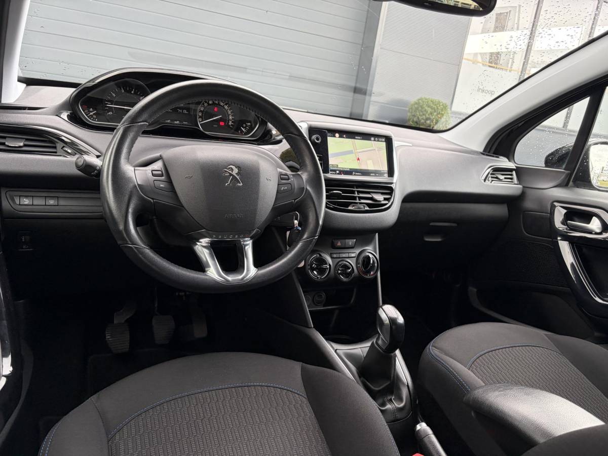 Peugeot 208 Peugeot 208 1.2 PureTech Signature ✓Net beurt gahad✓Navi✓Carplay✓Lm velgen✓Airco✓Cruise✓5 Deurs✓Pdc✓5 Deurs✓Lm velgen✓N.A.P✓Apk tot 04-2027
