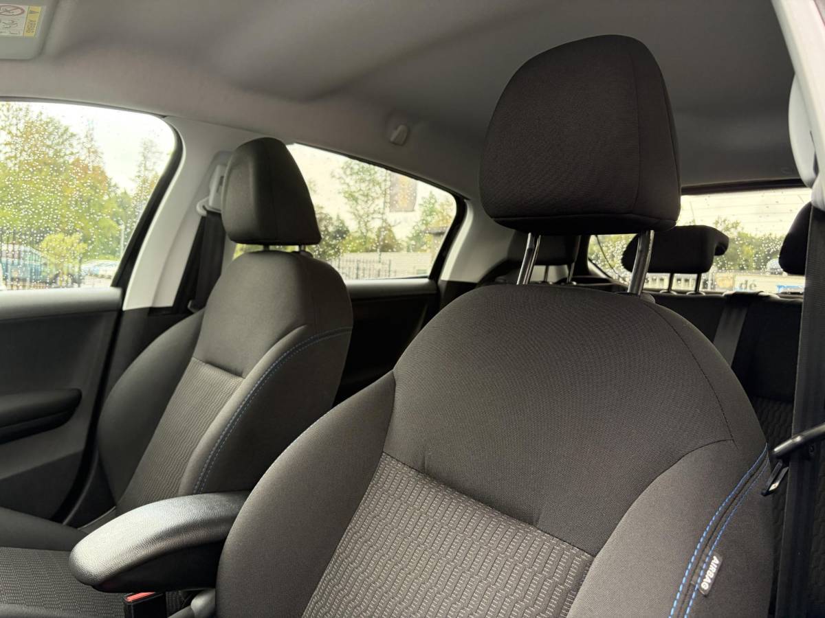 Peugeot 208 Peugeot 208 1.2 PureTech Signature ✓Net beurt gahad✓Navi✓Carplay✓Lm velgen✓Airco✓Cruise✓5 Deurs✓Pdc✓5 Deurs✓Lm velgen✓N.A.P✓Apk tot 04-2027