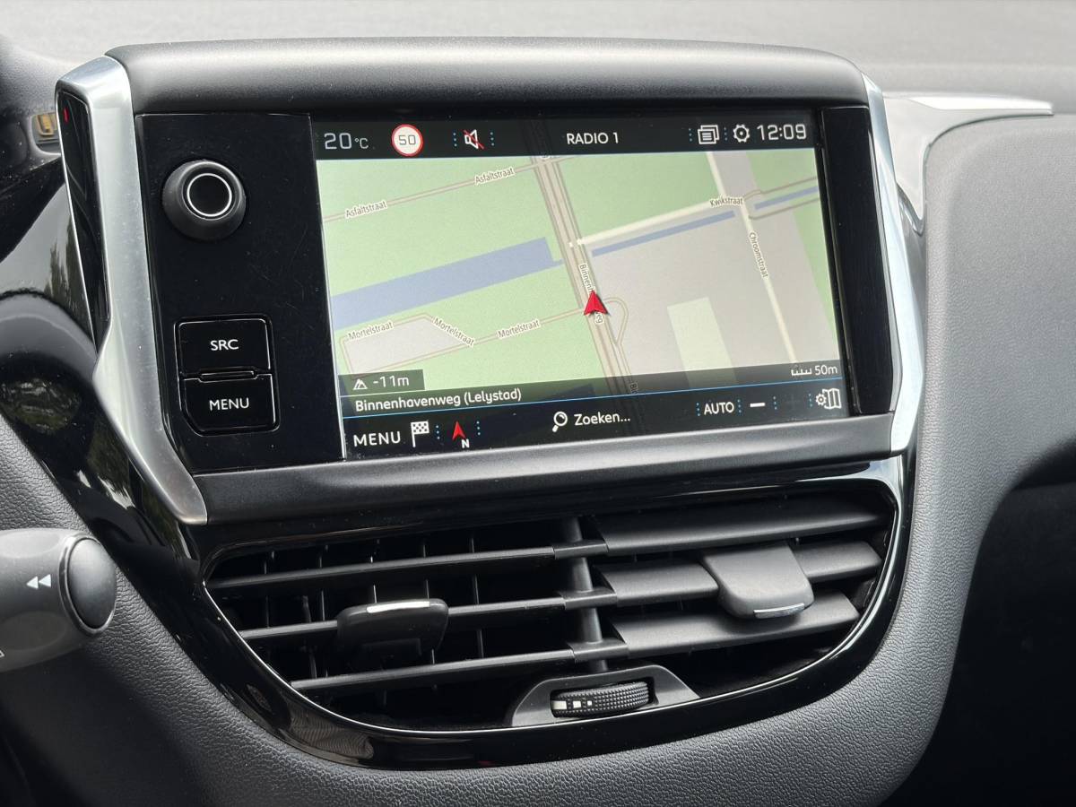 Peugeot 208 Peugeot 208 1.2 PureTech Signature ✓Net beurt gahad✓Navi✓Carplay✓Lm velgen✓Airco✓Cruise✓5 Deurs✓Pdc✓5 Deurs✓Lm velgen✓N.A.P✓Apk tot 04-2027