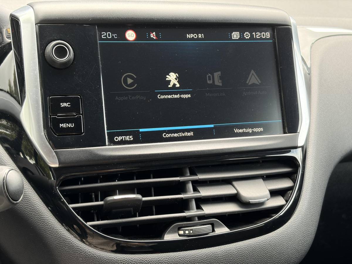 Peugeot 208 Peugeot 208 1.2 PureTech Signature ✓Net beurt gahad✓Navi✓Carplay✓Lm velgen✓Airco✓Cruise✓5 Deurs✓Pdc✓5 Deurs✓Lm velgen✓N.A.P✓Apk tot 04-2027