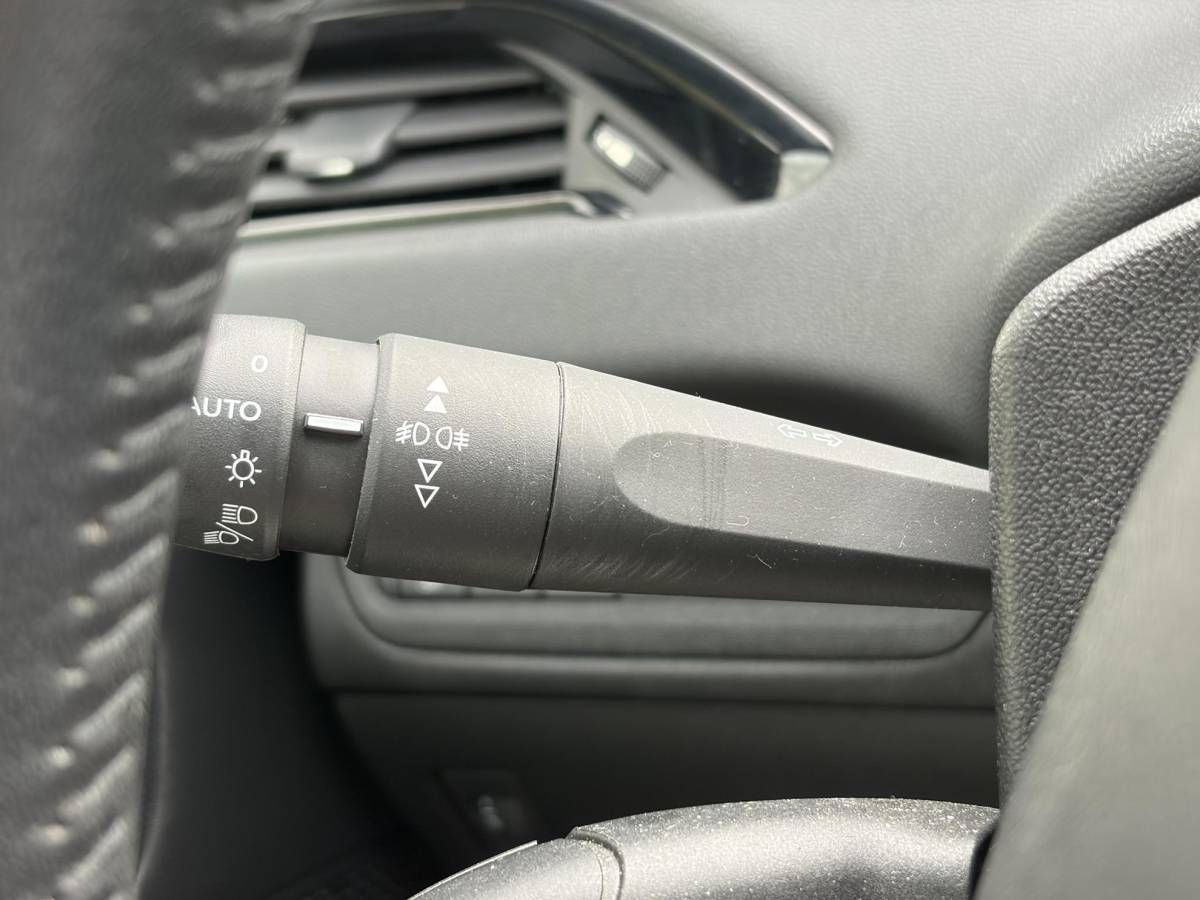 Peugeot 208 Peugeot 208 1.2 PureTech Signature ✓Net beurt gahad✓Navi✓Carplay✓Lm velgen✓Airco✓Cruise✓5 Deurs✓Pdc✓5 Deurs✓Lm velgen✓N.A.P✓Apk tot 04-2027
