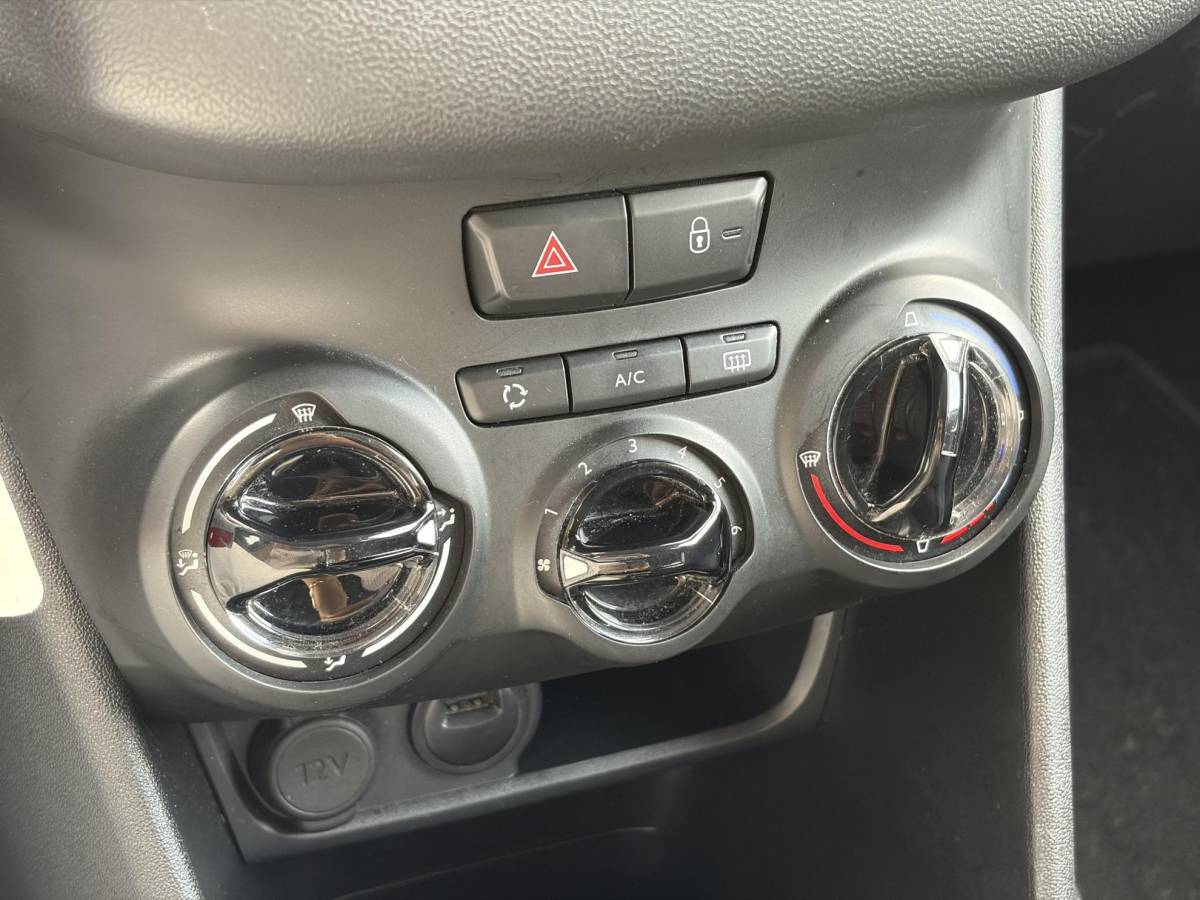 Peugeot 208 Peugeot 208 1.2 PureTech Signature ✓Net beurt gahad✓Navi✓Carplay✓Lm velgen✓Airco✓Cruise✓5 Deurs✓Pdc✓5 Deurs✓Lm velgen✓N.A.P✓Apk tot 04-2027