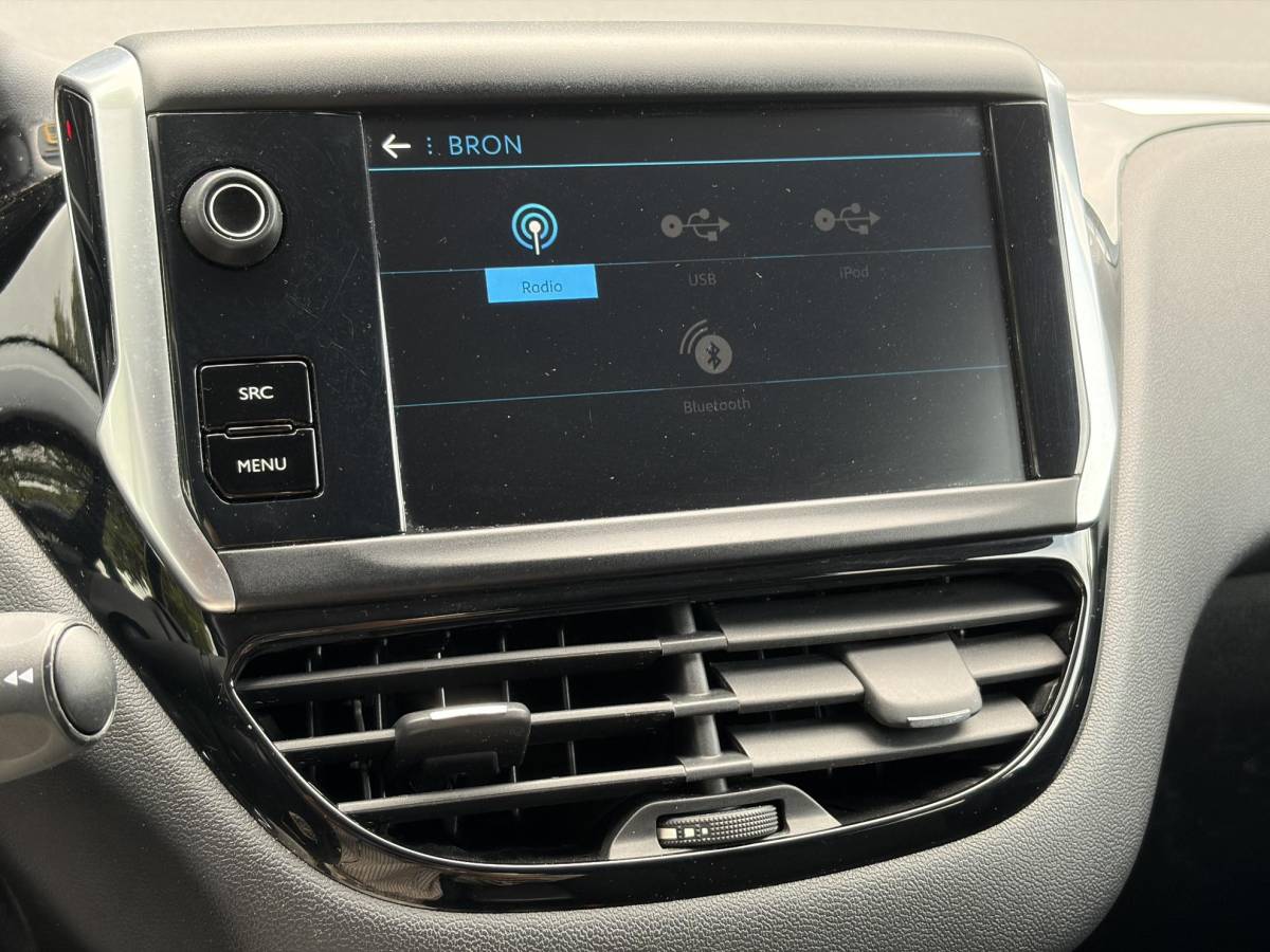 Peugeot 208 Peugeot 208 1.2 PureTech Signature ✓Net beurt gahad✓Navi✓Carplay✓Lm velgen✓Airco✓Cruise✓5 Deurs✓Pdc✓5 Deurs✓Lm velgen✓N.A.P✓Apk tot 04-2027