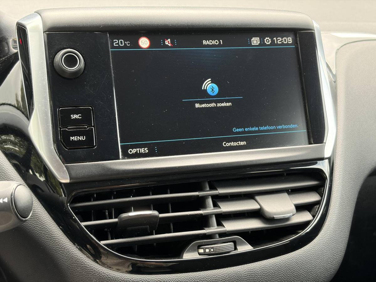 Peugeot 208 Peugeot 208 1.2 PureTech Signature ✓Net beurt gahad✓Navi✓Carplay✓Lm velgen✓Airco✓Cruise✓5 Deurs✓Pdc✓5 Deurs✓Lm velgen✓N.A.P✓Apk tot 04-2027