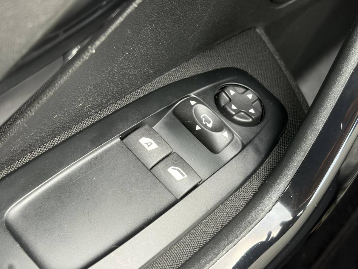 Peugeot 208 Peugeot 208 1.2 PureTech Signature ✓Net beurt gahad✓Navi✓Carplay✓Lm velgen✓Airco✓Cruise✓5 Deurs✓Pdc✓5 Deurs✓Lm velgen✓N.A.P✓Apk tot 04-2027