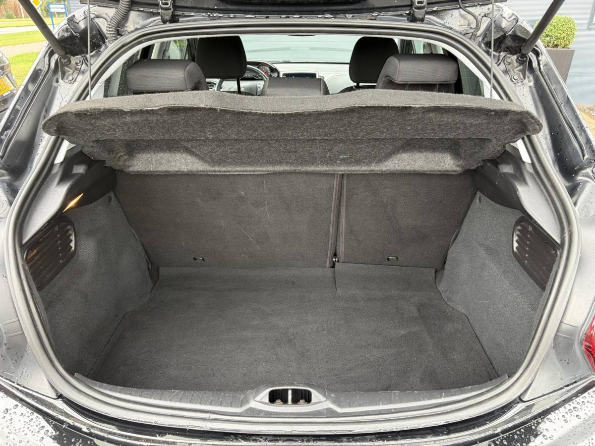 Peugeot 208 Peugeot 208 1.2 PureTech Signature ✓Net beurt gahad✓Navi✓Carplay✓Lm velgen✓Airco✓Cruise✓5 Deurs✓Pdc✓5 Deurs✓Lm velgen✓N.A.P✓Apk tot 04-2027