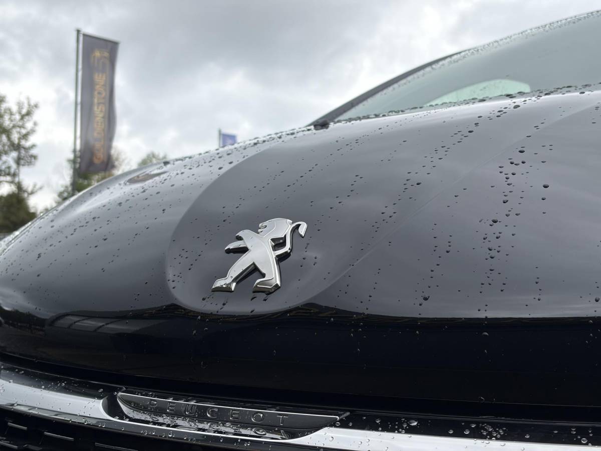 Peugeot 208 Peugeot 208 1.2 PureTech Signature ✓Net beurt gahad✓Navi✓Carplay✓Lm velgen✓Airco✓Cruise✓5 Deurs✓Pdc✓5 Deurs✓Lm velgen✓N.A.P✓Apk tot 04-2027