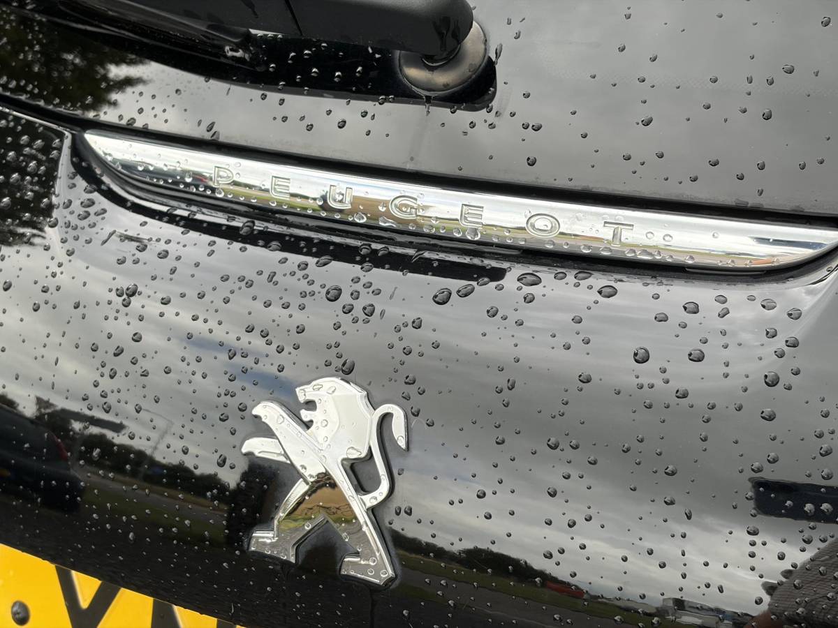 Peugeot 208 Peugeot 208 1.2 PureTech Signature ✓Net beurt gahad✓Navi✓Carplay✓Lm velgen✓Airco✓Cruise✓5 Deurs✓Pdc✓5 Deurs✓Lm velgen✓N.A.P✓Apk tot 04-2027
