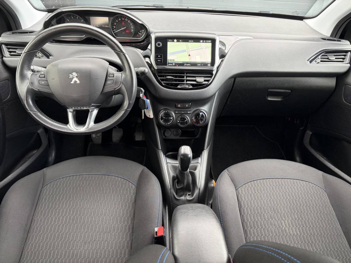 Peugeot 208 Peugeot 208 1.2 PureTech Signature ✓Net beurt gahad✓Navi✓Carplay✓Lm velgen✓Airco✓Cruise✓5 Deurs✓Pdc✓5 Deurs✓Lm velgen✓N.A.P✓Apk tot 04-2027