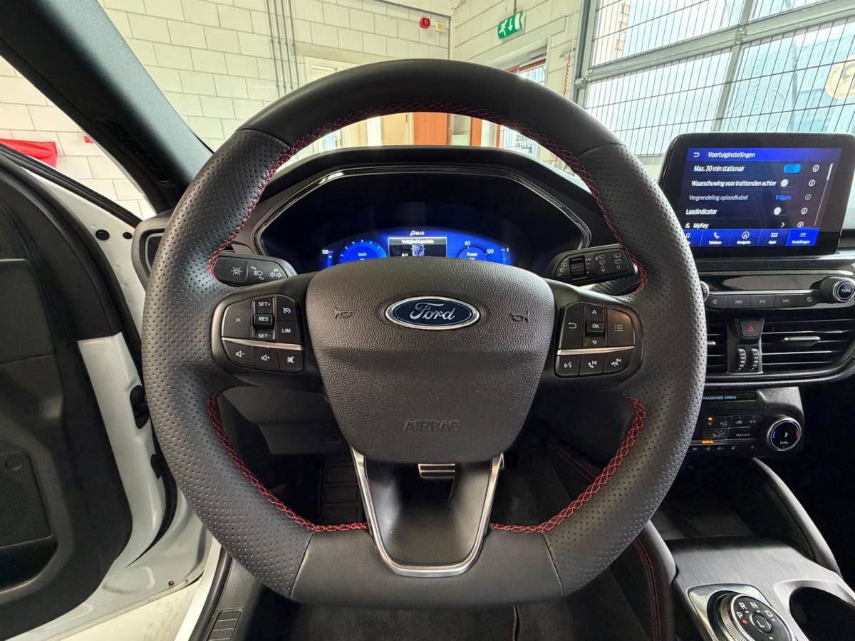 Ford Kuga Ford KUGA 2.5 PHEV ST-Line X, Automaat, Panoramadak, Stoel/Stuur verwarming, Navi, Camera, Carplay