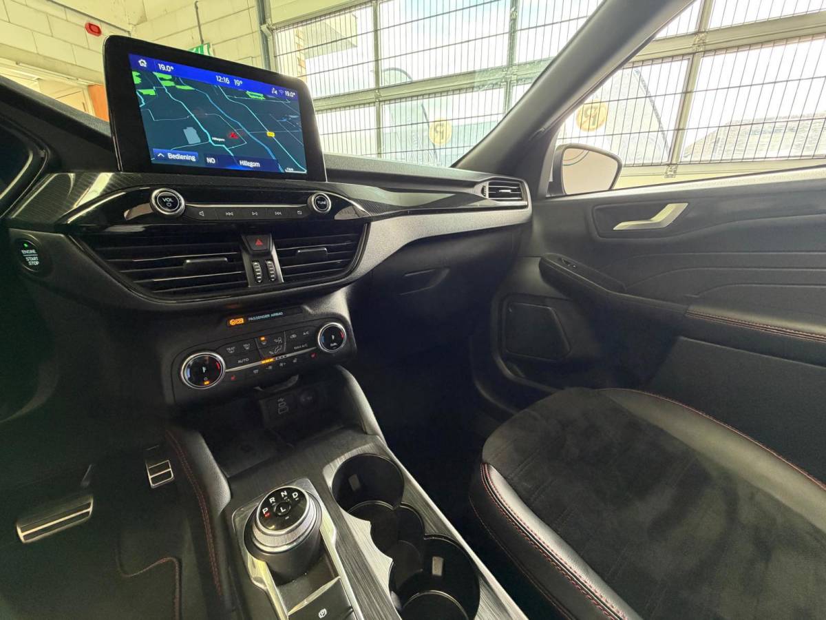 Ford Kuga Ford KUGA 2.5 PHEV ST-Line X, Automaat, Panoramadak, Stoel/Stuur verwarming, Navi, Camera, Carplay
