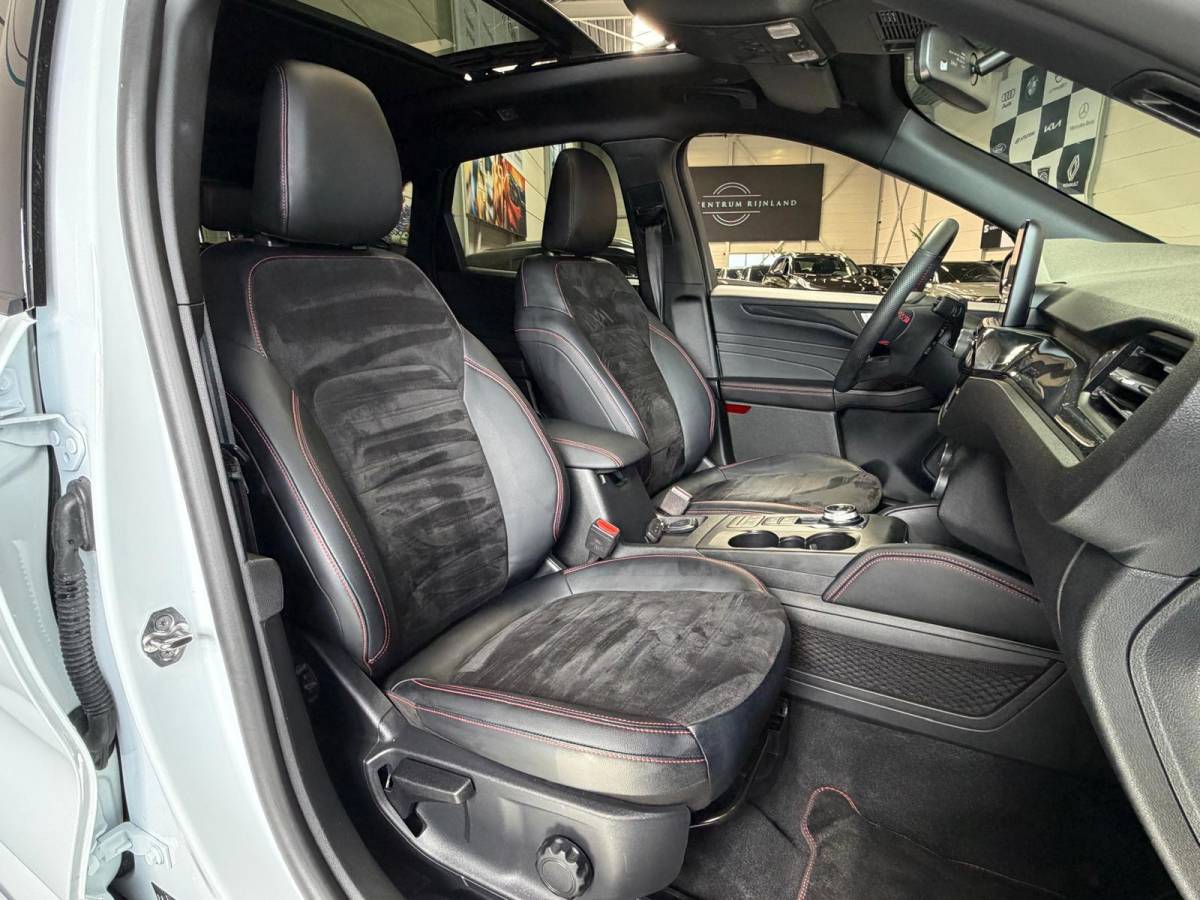 Ford Kuga Ford KUGA 2.5 PHEV ST-Line X, Automaat, Panoramadak, Stoel/Stuur verwarming, Navi, Camera, Carplay