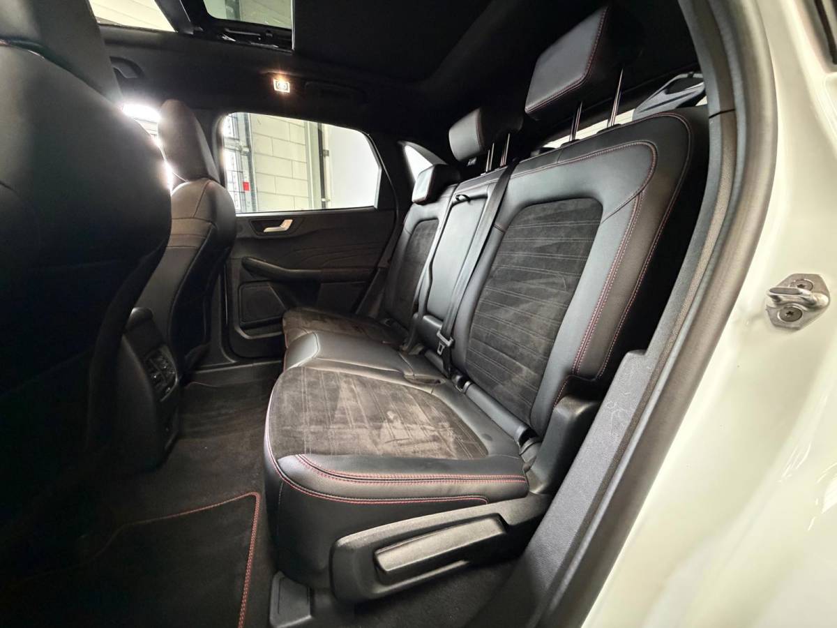Ford Kuga Ford KUGA 2.5 PHEV ST-Line X, Automaat, Panoramadak, Stoel/Stuur verwarming, Navi, Camera, Carplay