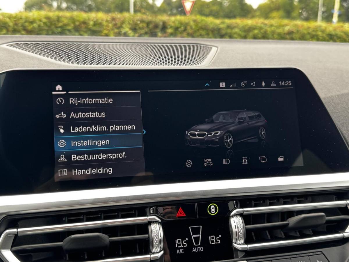 BMW 3 Serie BMW 3-serie Touring 330e xDrive|MSport|Leder|Sfeerve|19″|BTW