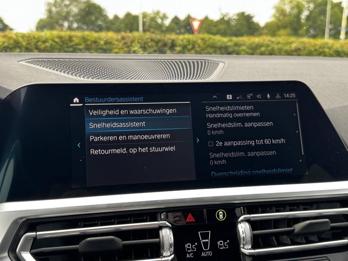 BMW 3 Serie BMW 3-serie Touring 330e xDrive|MSport|Leder|Sfeerve|19″|BTW