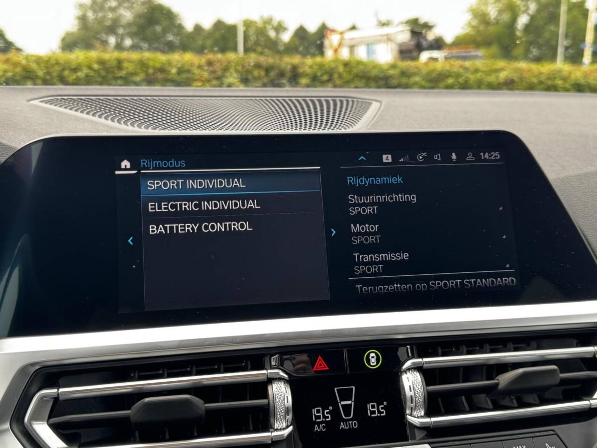 BMW 3 Serie BMW 3-serie Touring 330e xDrive|MSport|Leder|Sfeerve|19″|BTW