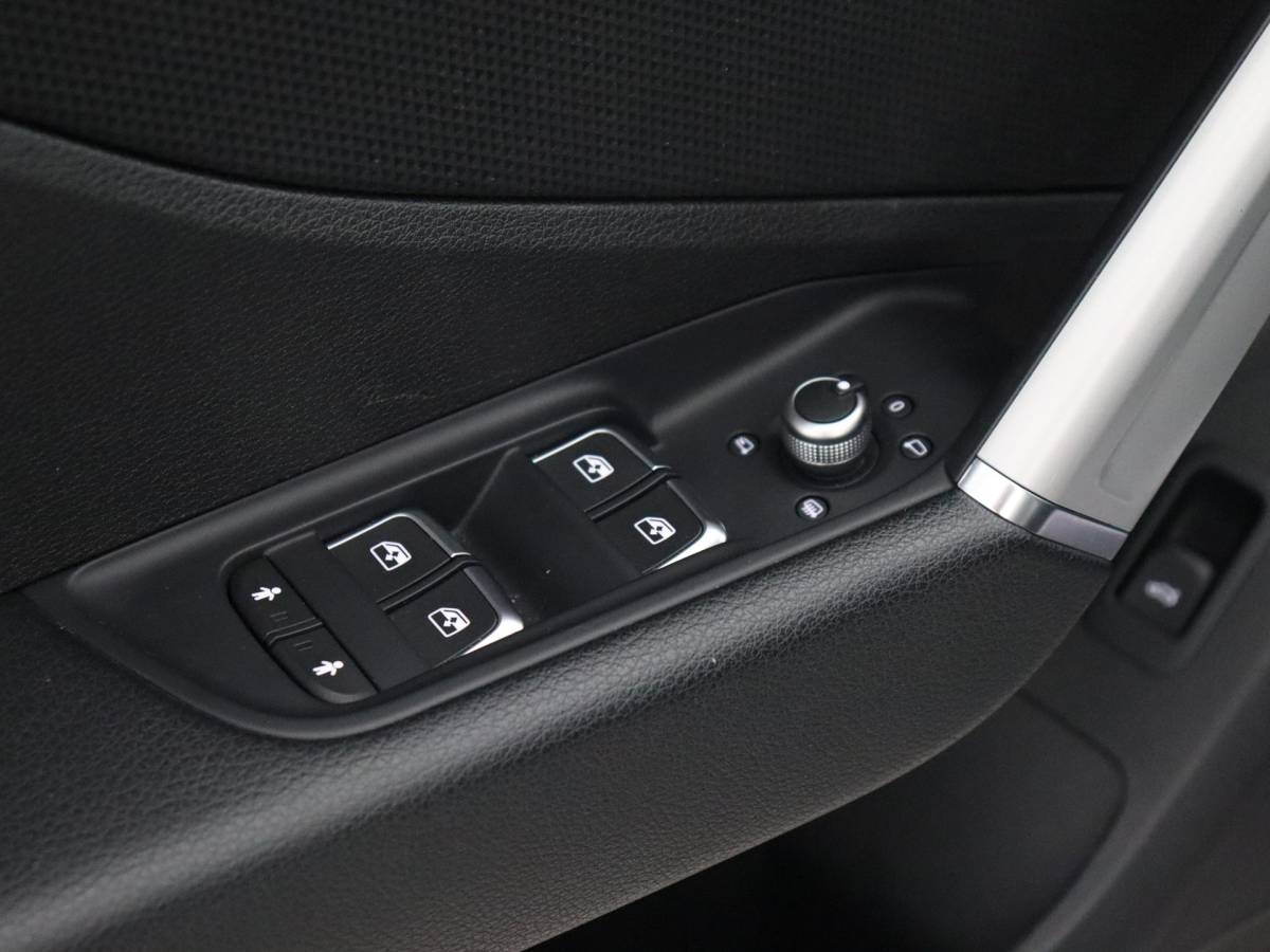 Audi Q2 Audi Q2 35 TFSI S Edition (Afn. Trekhaak / Camera / ACC / Leder / Carplay)