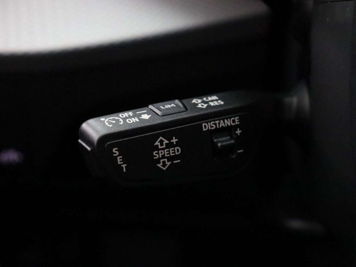 Audi Q2 Audi Q2 35 TFSI S Edition (Afn. Trekhaak / Camera / ACC / Leder / Carplay)
