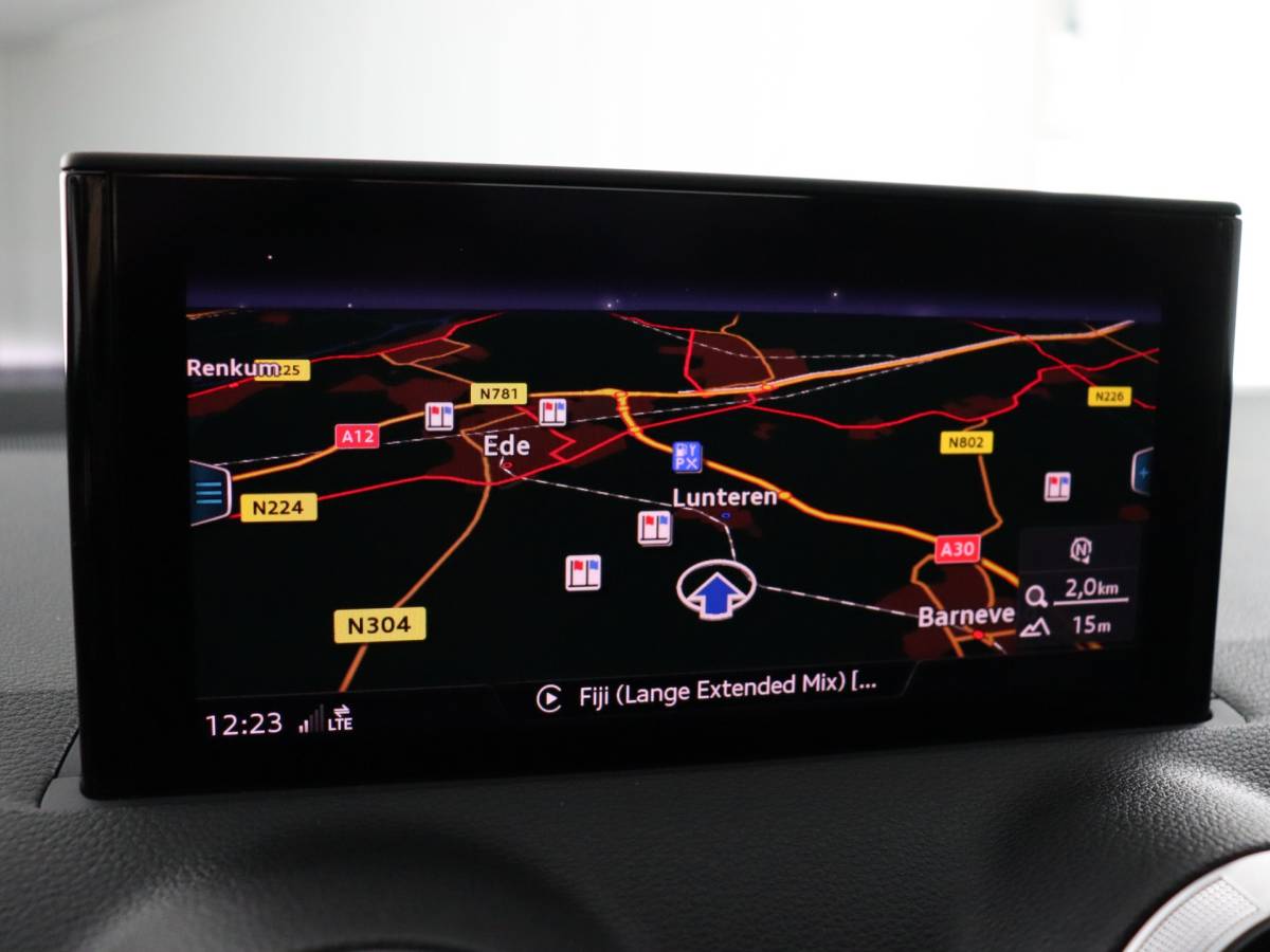 Audi Q2 Audi Q2 35 TFSI S Edition (Afn. Trekhaak / Camera / ACC / Leder / Carplay)