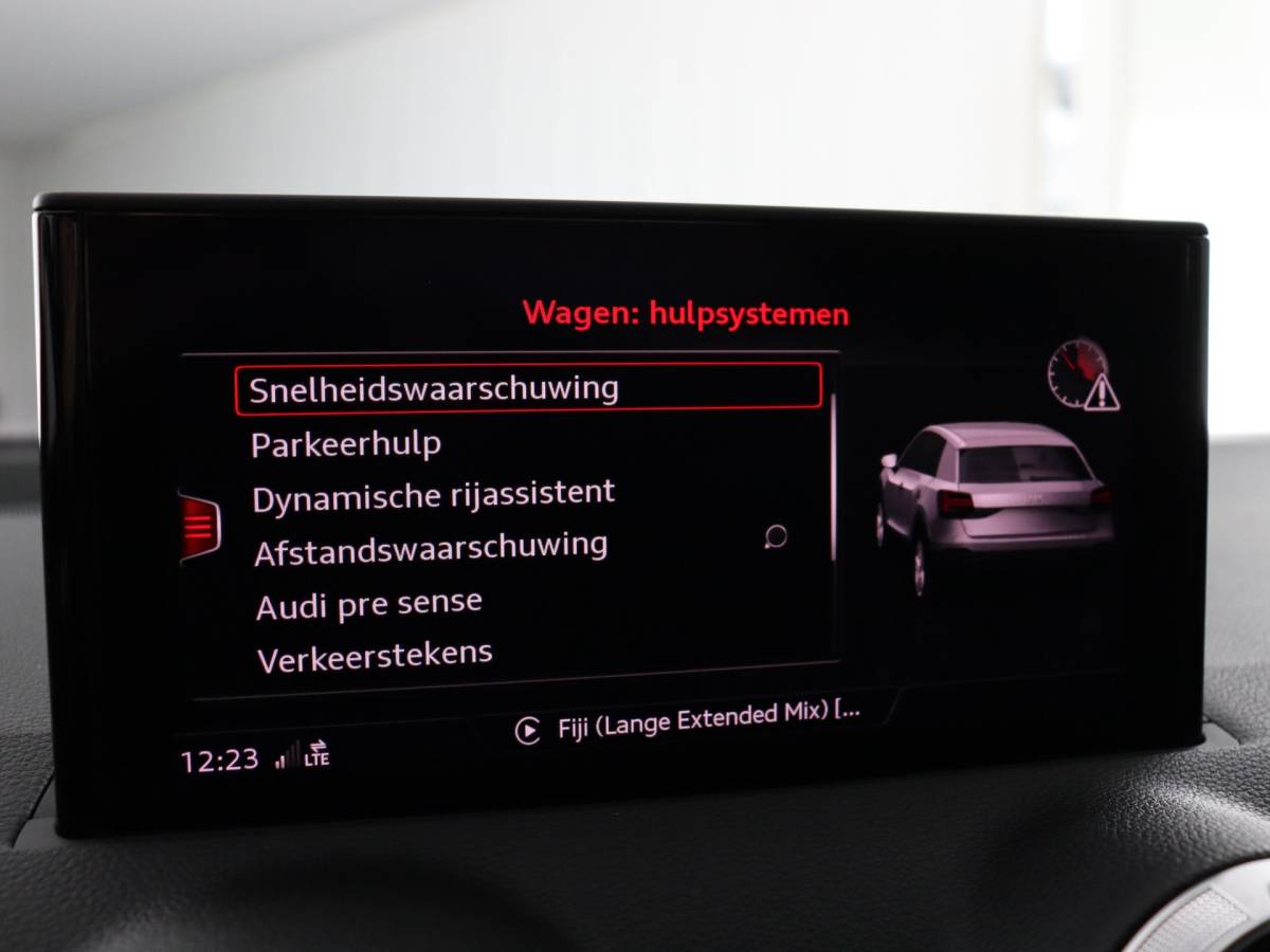 Audi Q2 Audi Q2 35 TFSI S Edition (Afn. Trekhaak / Camera / ACC / Leder / Carplay)