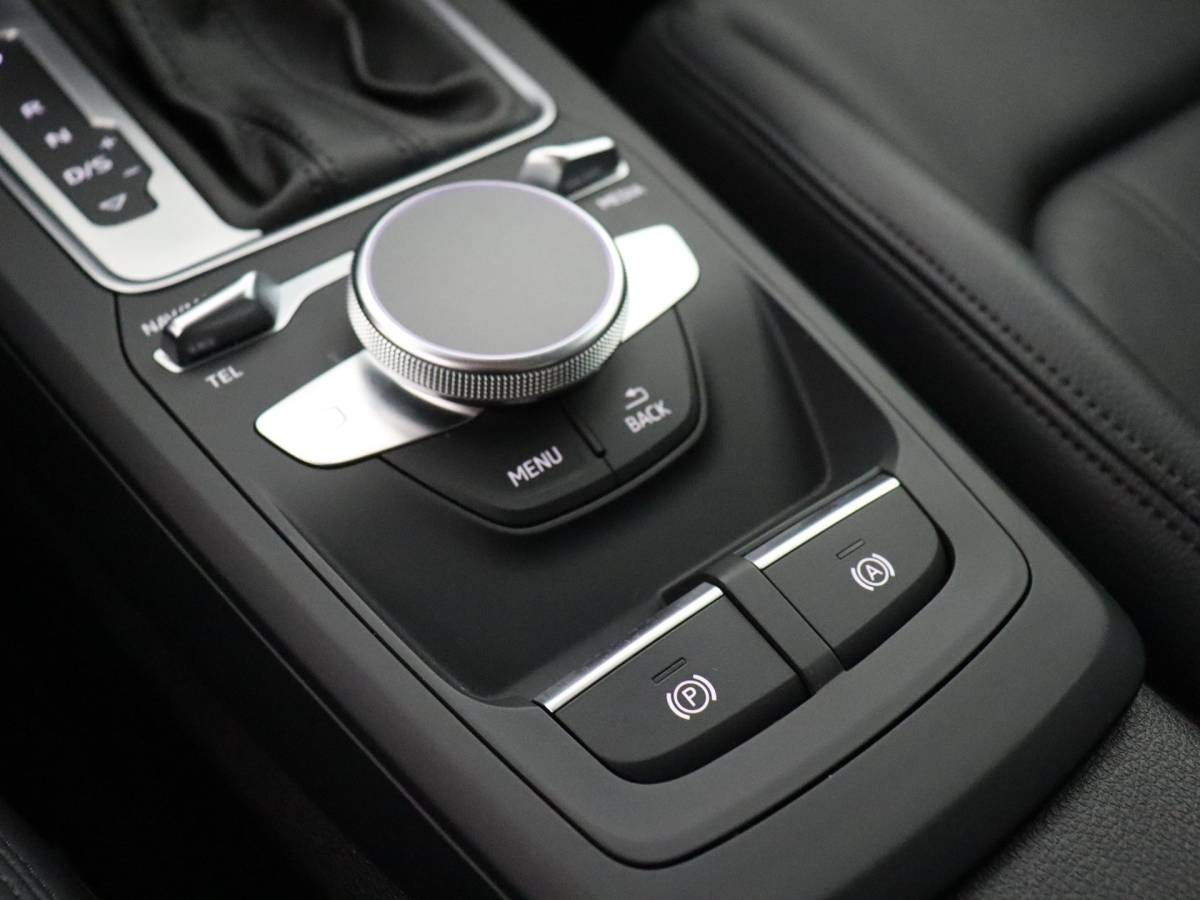 Audi Q2 Audi Q2 35 TFSI S Edition (Afn. Trekhaak / Camera / ACC / Leder / Carplay)