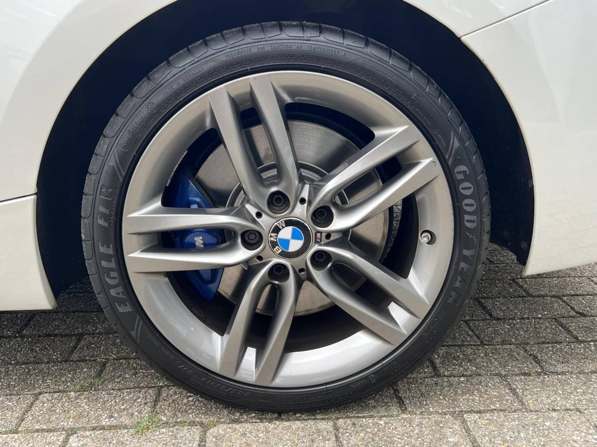 BMW 2 Serie BMW 2-serie Cabrio 220i High Executive M-Pakket / NL auto / Historie