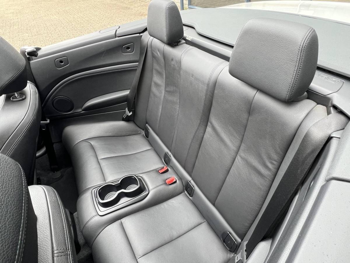 BMW 2 Serie BMW 2-serie Cabrio 220i High Executive M-Pakket / NL auto / Historie