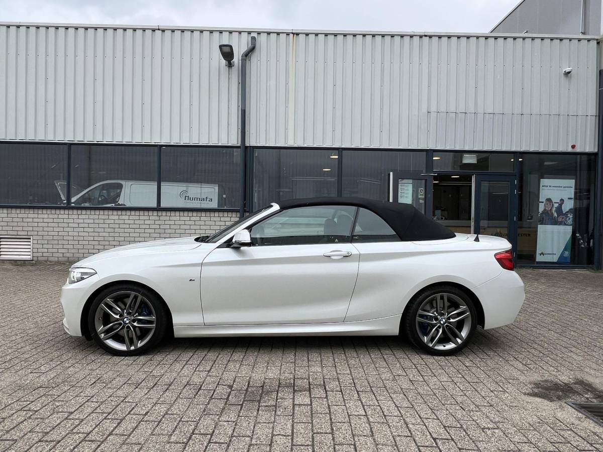 BMW 2 Serie BMW 2-serie Cabrio 220i High Executive M-Pakket / NL auto / Historie