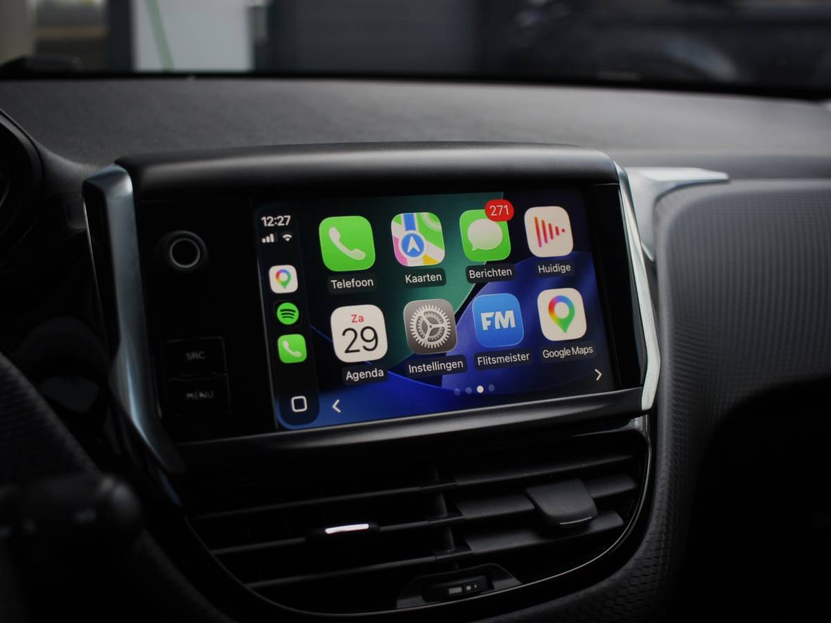 Peugeot 208 Peugeot 208 1.2 PureTech GT-line CARPLAY, LAGE KM, NW DISTRIBUTIE, 110PK, CRUISE