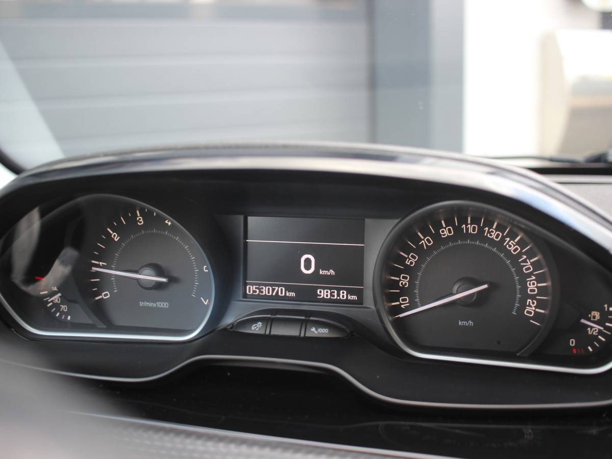 Peugeot 208 Peugeot 208 1.2 PureTech GT-line CARPLAY, LAGE KM, NW DISTRIBUTIE, 110PK, CRUISE