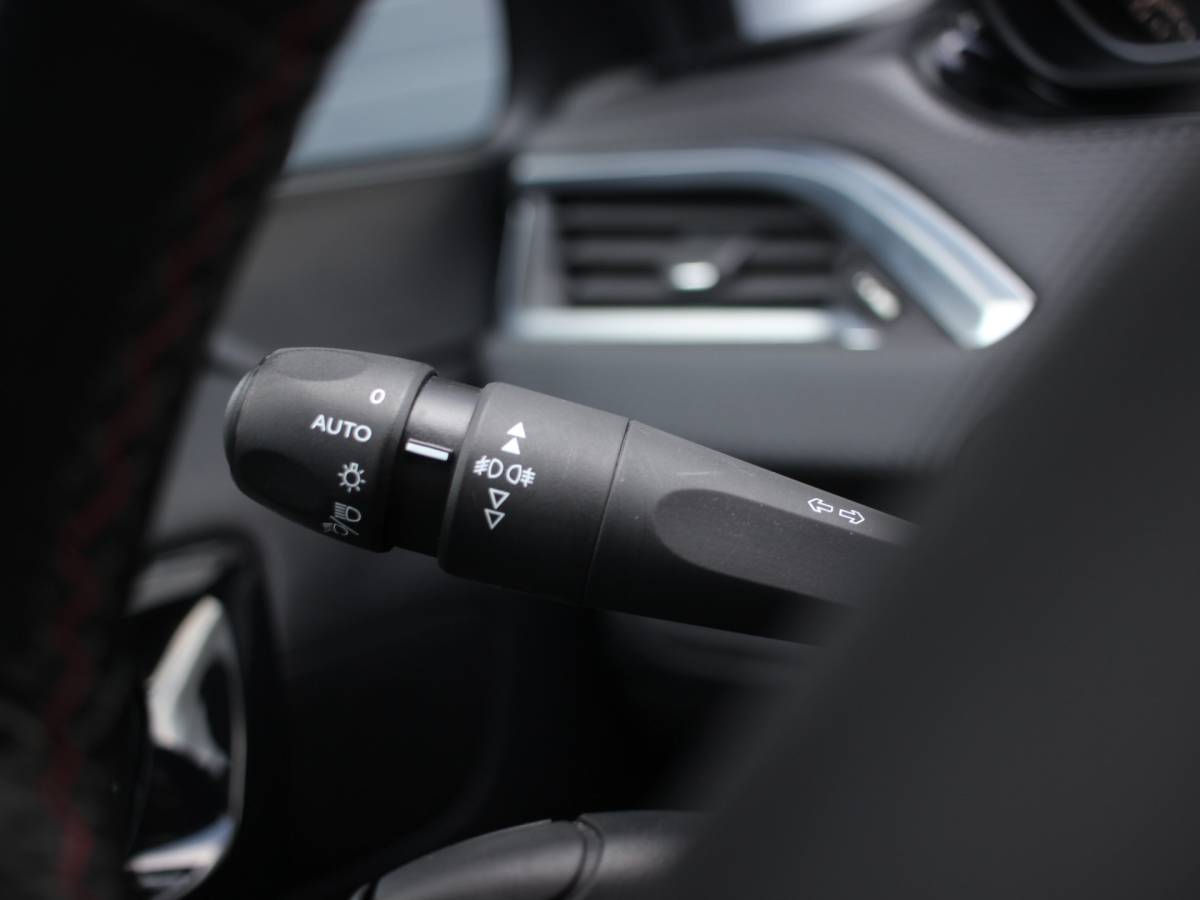 Peugeot 208 Peugeot 208 1.2 PureTech GT-line CARPLAY, LAGE KM, NW DISTRIBUTIE, 110PK, CRUISE