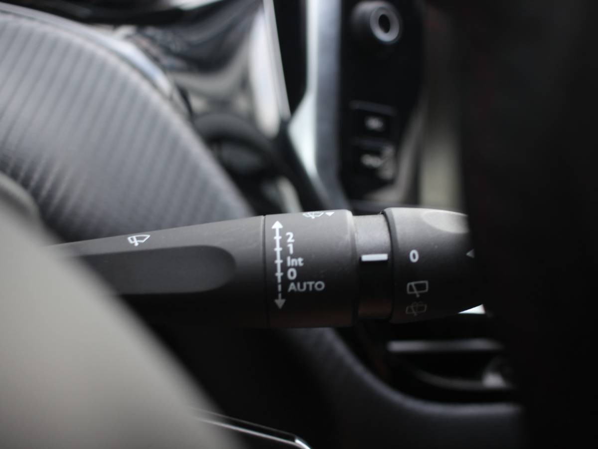 Peugeot 208 Peugeot 208 1.2 PureTech GT-line CARPLAY, LAGE KM, NW DISTRIBUTIE, 110PK, CRUISE