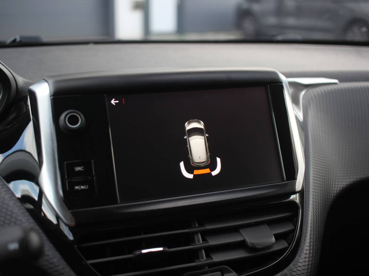 Peugeot 208 Peugeot 208 1.2 PureTech GT-line CARPLAY, LAGE KM, NW DISTRIBUTIE, 110PK, CRUISE