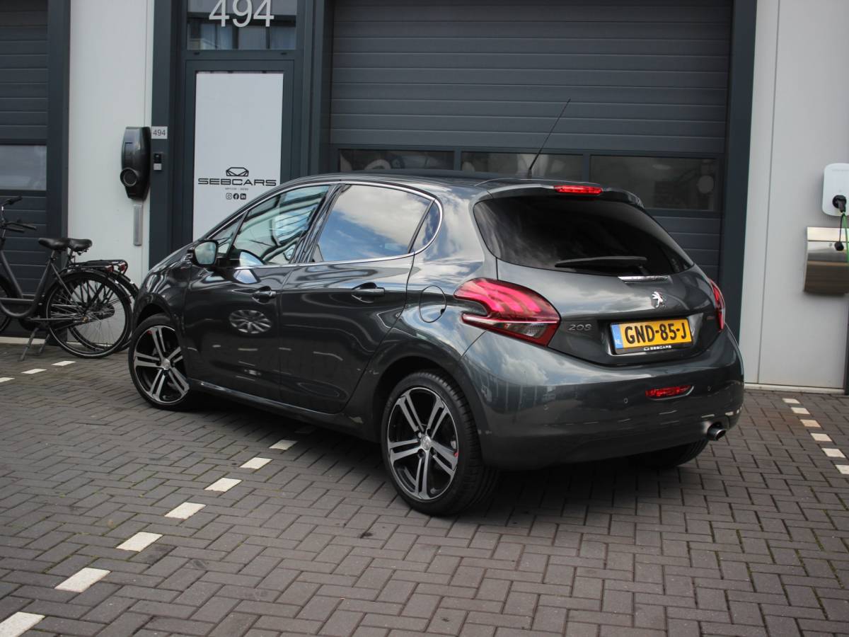 Peugeot 208 Peugeot 208 1.2 PureTech GT-line CARPLAY, LAGE KM, NW DISTRIBUTIE, 110PK, CRUISE
