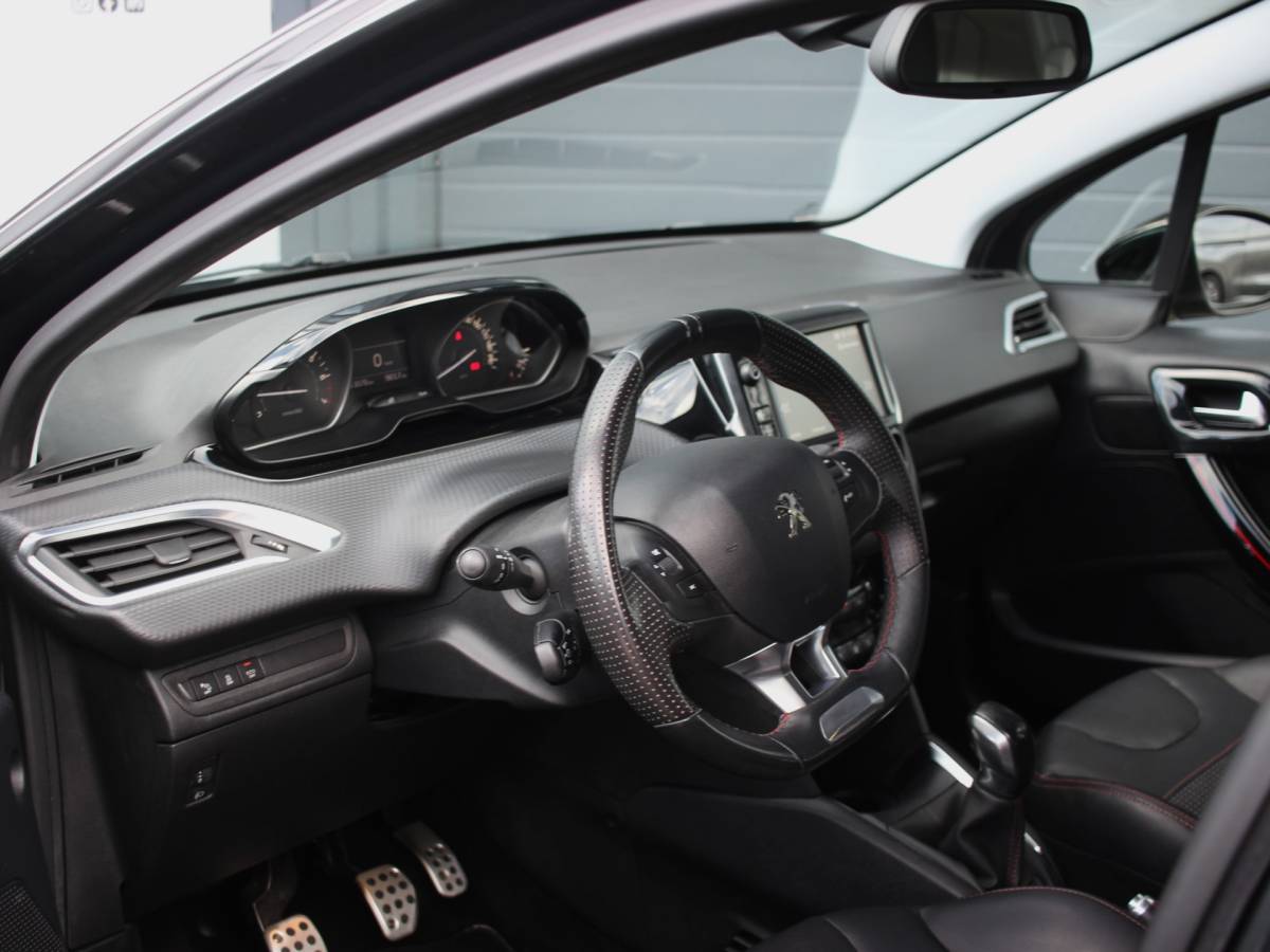 Peugeot 208 Peugeot 208 1.2 PureTech GT-line CARPLAY, LAGE KM, NW DISTRIBUTIE, 110PK, CRUISE