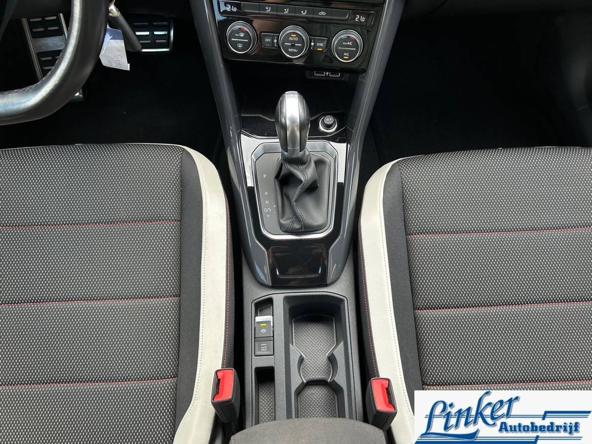 Volkswagen T-Roc Volkswagen T-Roc 1.5 TSI | Trkhaak| Airco | Hoge instap|